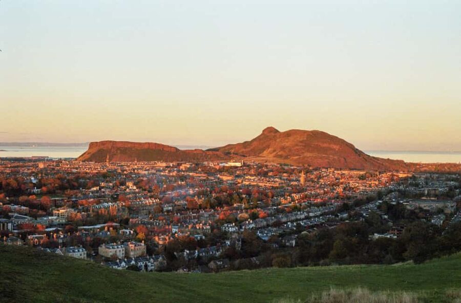 Edinburgh: Arthur's Seat Sunset Hike - From the Royal Mile to open hillside