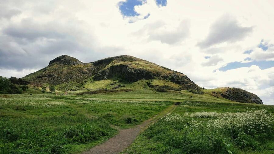 Edinburgh: Arthur's Seat Sunset Hike - What the guide adds to the price