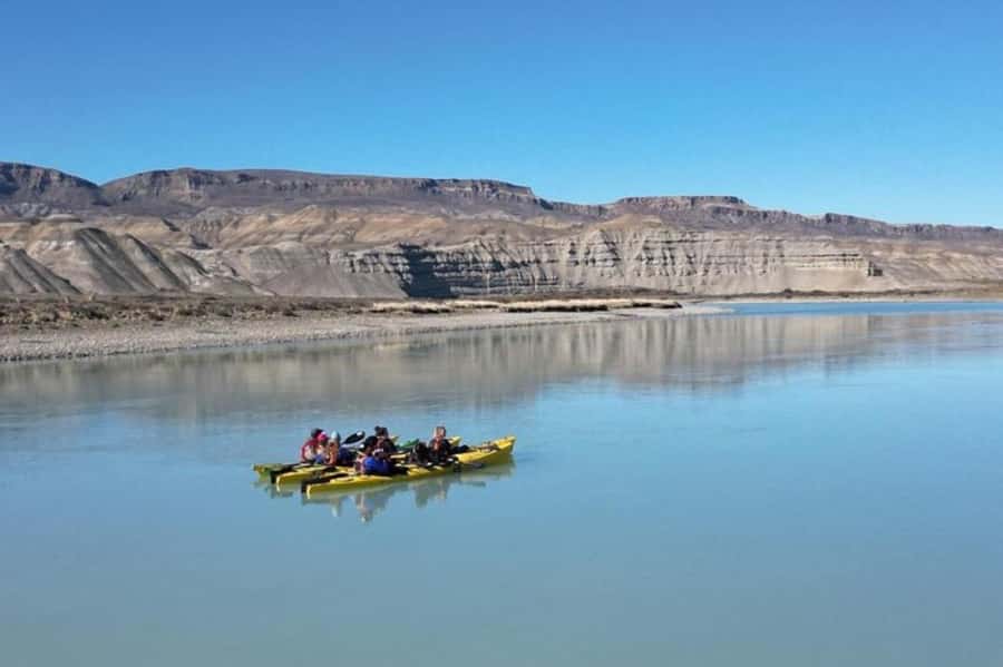 El Calafate: Kayak and Hike La Leona River Tour - Preparing for the kayak section