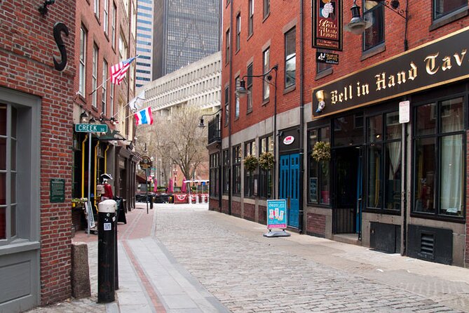 Entire Freedom Trail Walking Tour: Includes Bunker Hill and USS Constitution - Faneuil Hall and the people behind the revolution