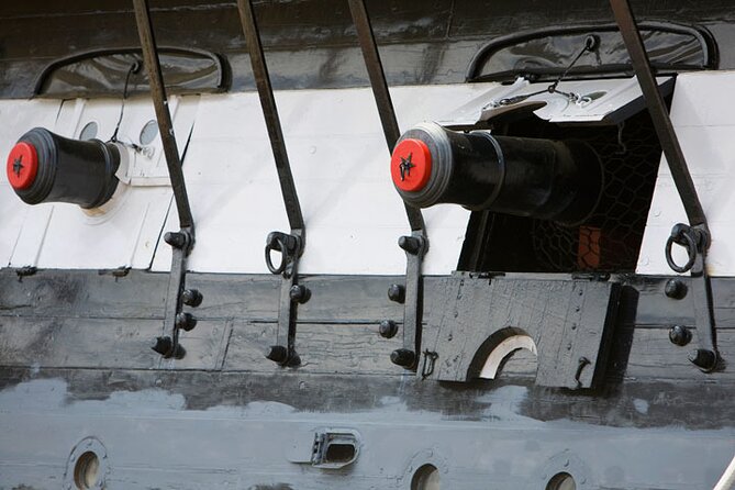 Entire Freedom Trail Walking Tour: Includes Bunker Hill and USS Constitution - Finishing beside Old Ironsides