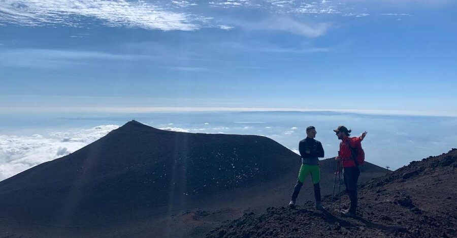 Etna: hiking to a stunning viewpoint over Valle del Bove - Reaching the viewpoint above Valle del Bove
