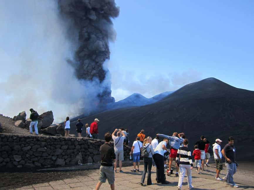 Etna: Jeep excursion and hike suitable for everyone. Free shoes and jacket - Why the side craters are the heart of the tour