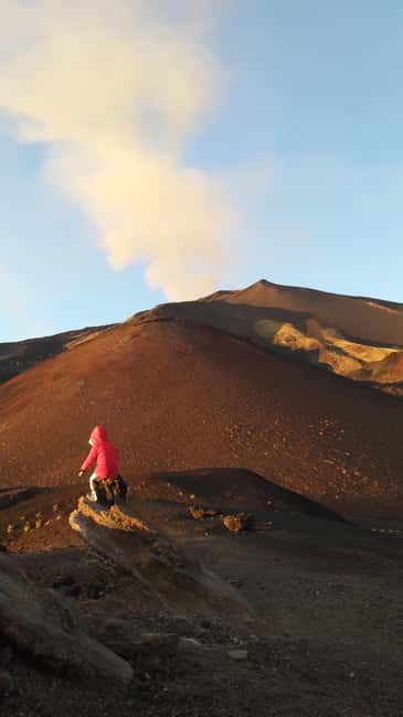 Etna: Jeep excursion and hike suitable for everyone. Free shoes and jacket - Seeing the sites of the last major eruption