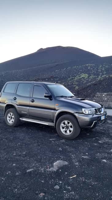 Etna: Jeep excursion and hike suitable for everyone. Free shoes and jacket - Guide style and language options