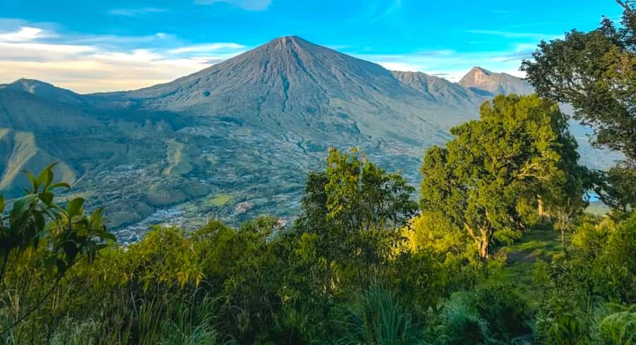 Exclusive Soft Hiking: 2-Day Pergasingan Hill Adventure - Dinner under the stars and a warm night