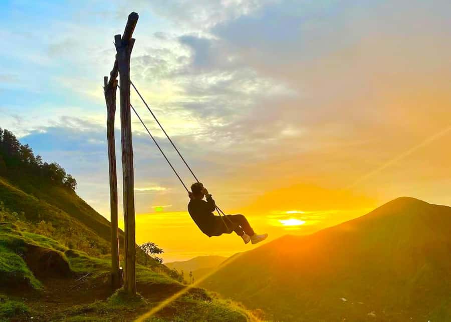 Exclusive Soft Hiking: 2-Day Pergasingan Hill Adventure - From Mataram or Senggigi to Sembalun Village