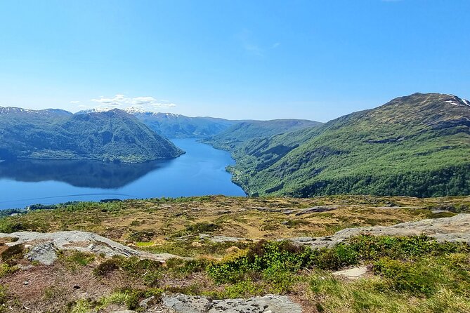 Fjord Hiking - Public tour - The summit stop, coffee, and Norwegian snacks