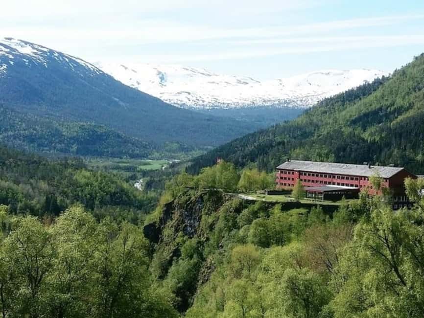 Flåm: Tvinde Waterfalls, Stalheimskleiva Hike & Gudvangen - Stalheimskleiva turns the road into the attraction