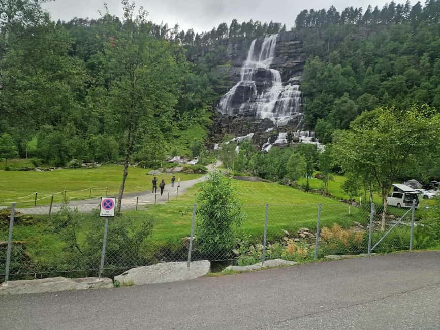 Flåm: Tvinde Waterfalls, Stalheimskleiva Hike & Gudvangen - The optional Stegastein add-on