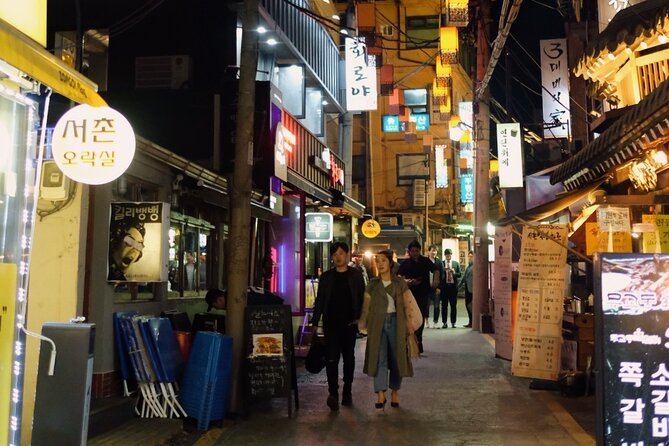 Fortress Night Hike & Snack at a Local Market - Starting at Seodaemun Station