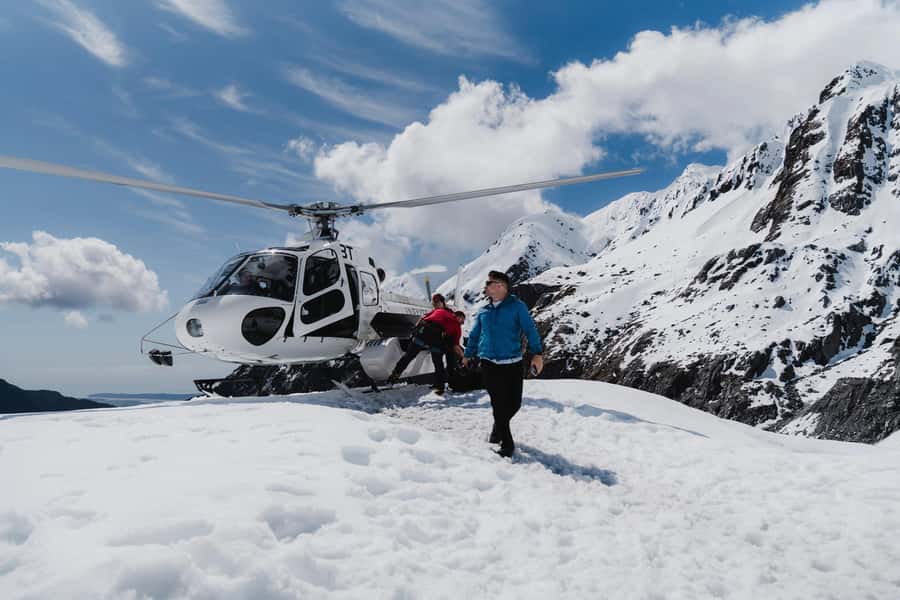 Franz Josef: 2.5 Hour Glacier Hike with Helicopter Transfer - Your first steps on Franz Josef Glacier