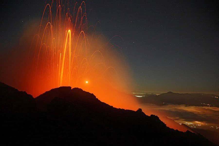 From Antigua: Pacaya Volcano Day Hike - The trail from the park office to the volcanic rock