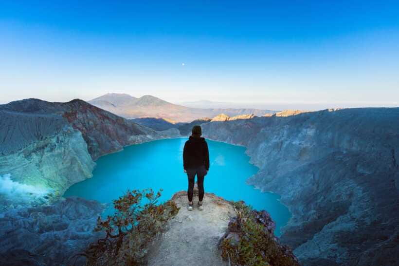 From Bali: Ijen Volcano Sunrise Hike with Transfer & All Fee - Sunrise above Java’s acid lake