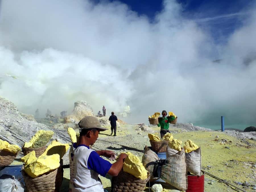 From Bali : Mt Ijen Hike, Blue Fire & Panoramic Lake Guided - Paltuding and the 2:00 AM climb