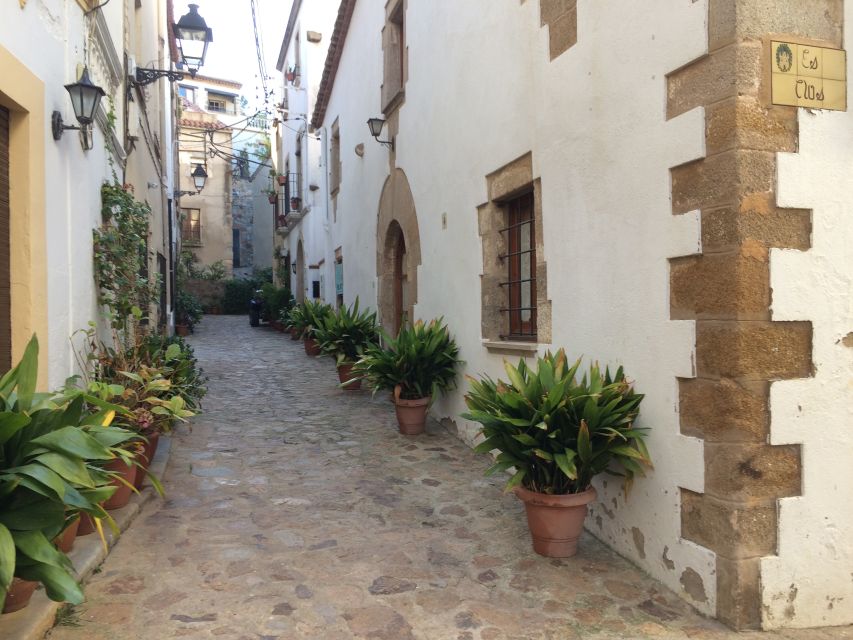 From Barcelona: Costa Brava Hike, Snorkel & Tossa de Mar - Lunch back in Tossa de Mar
