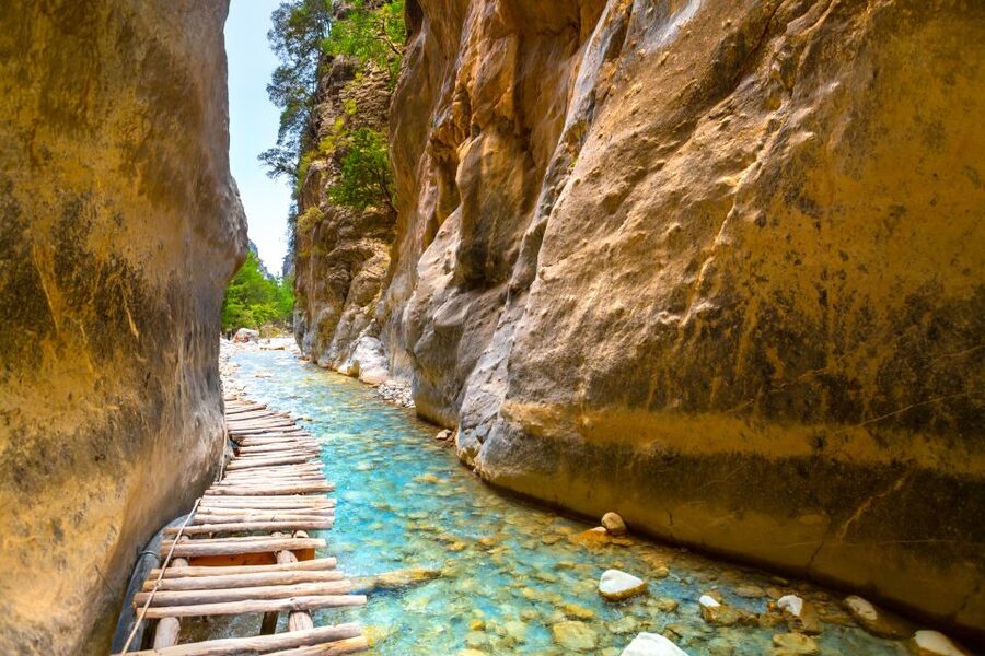 From Chania/Rethymno: Samariá Gorge Guided Hike with Pickup - Omalos and the wooden staircase
