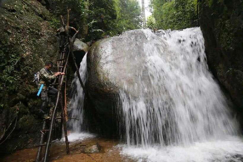 From Chiang Mai: Doi Saket Hiking Tour with Lunch - Lunch beside the stream