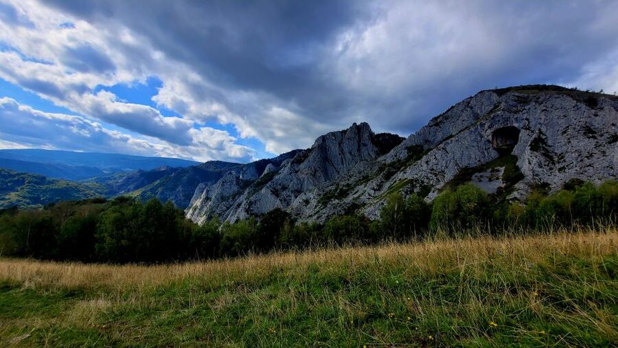 From Cluj-Napoca: Apuseni Mountains Hiking Guided Day Tour - How the guide changes the experience