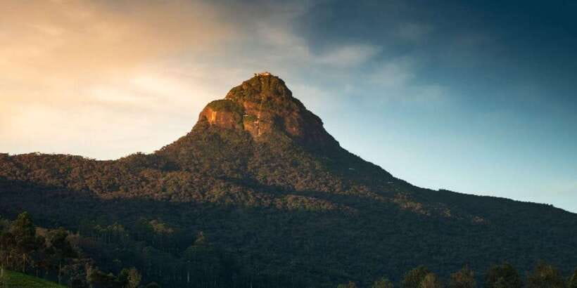 From Colombo/Negombo: Summit Thrills, Adams Peak Guided Hike - 1:30 AM at Nallatanniya: briefing before the climb
