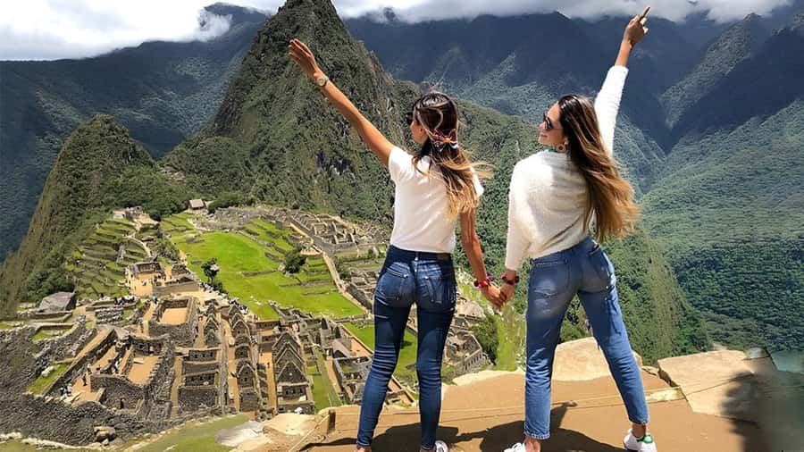 From Cusco: Machu Picchu Tour with Hiking Ticket - Riding the Expedition train to Aguas Calientes