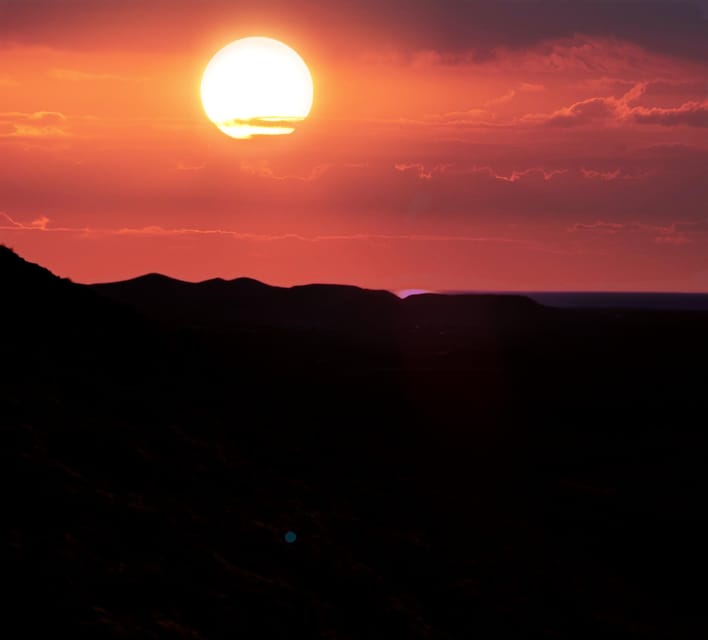 From Fuerteventura: Sunset Hike at Volcano with Scenic Views - At the rim of Calderón Hondo