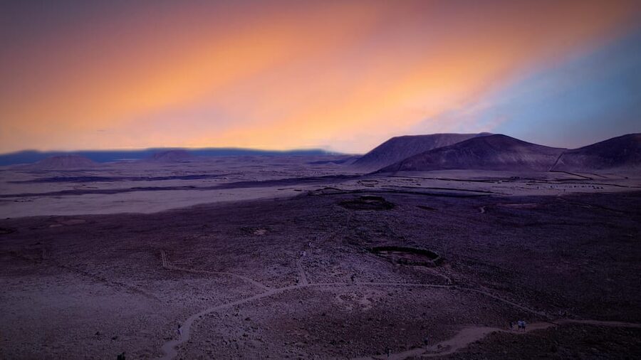 From Fuerteventura: Sunset Hike at Volcano with Scenic Views - The short volcanic walk to the crater
