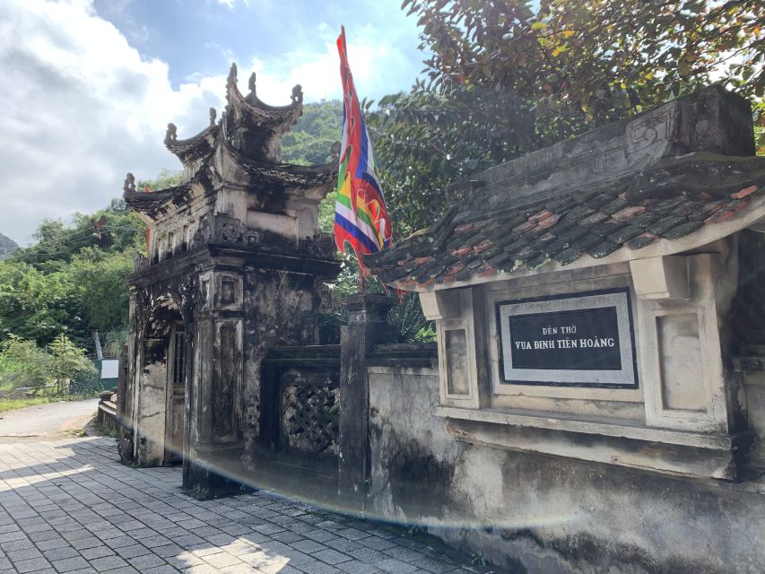 From Hanoi: Hoa Lu, Hang Mua Hike, Tam Coc Boat, and Lunch - The 500 steps at Hang Mua