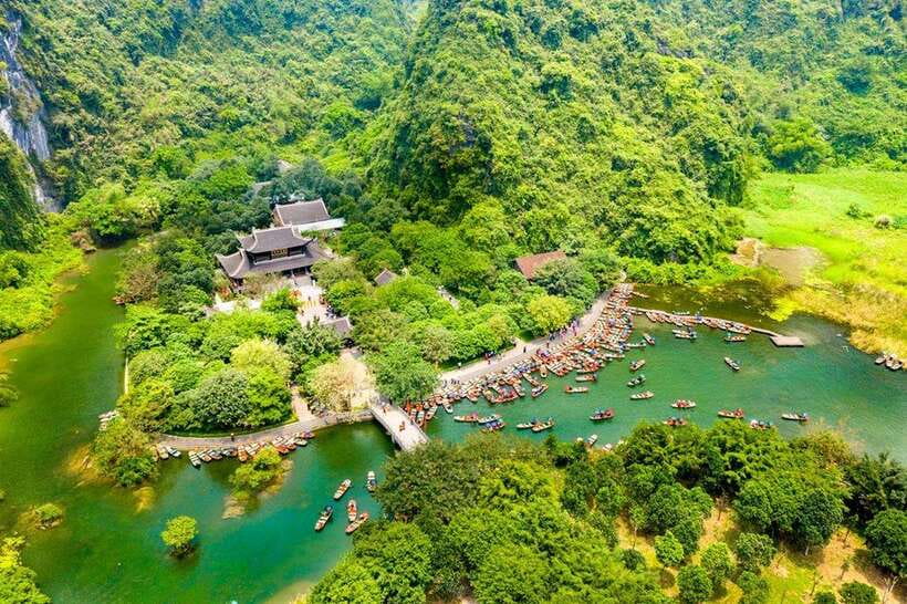 From Hanoi: Ninh Binh Boat Ride, Mua Cave Hike, Temple Visit - Group size, guides, and the pace of the day
