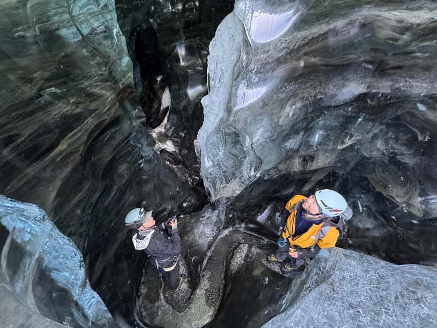 From Jökulsárlón: Vatnajökull Easy Level Glacier Hike - The guide makes the difference