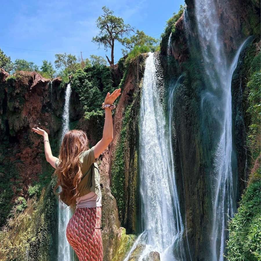 From Marrakech: Ouzoud Waterfalls Guided hike & boat Ride - The downhill trail and orange juice stop