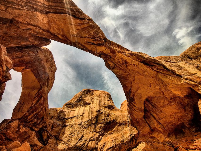 From Moab: Arches National Park 4x4 Drive and Hiking Tour - Key points at a glance