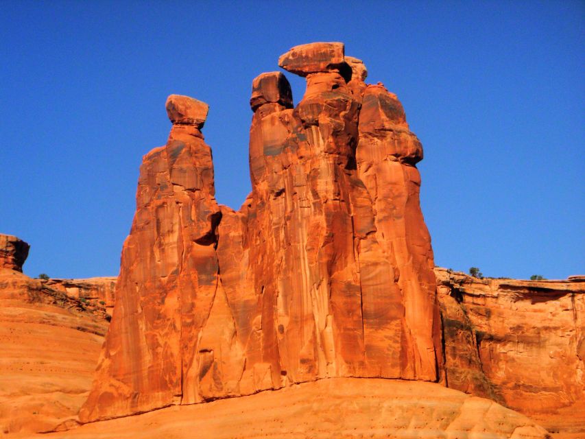 From Moab: Arches National Park 4x4 Drive and Hiking Tour - Who should book this 9-hour experience?