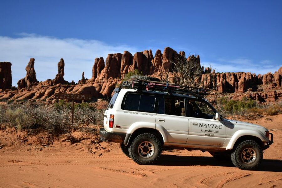 From Moab: Arches National Park 4x4 Drive and Hiking Tour - Why this Arches tour is different from a standard park visit