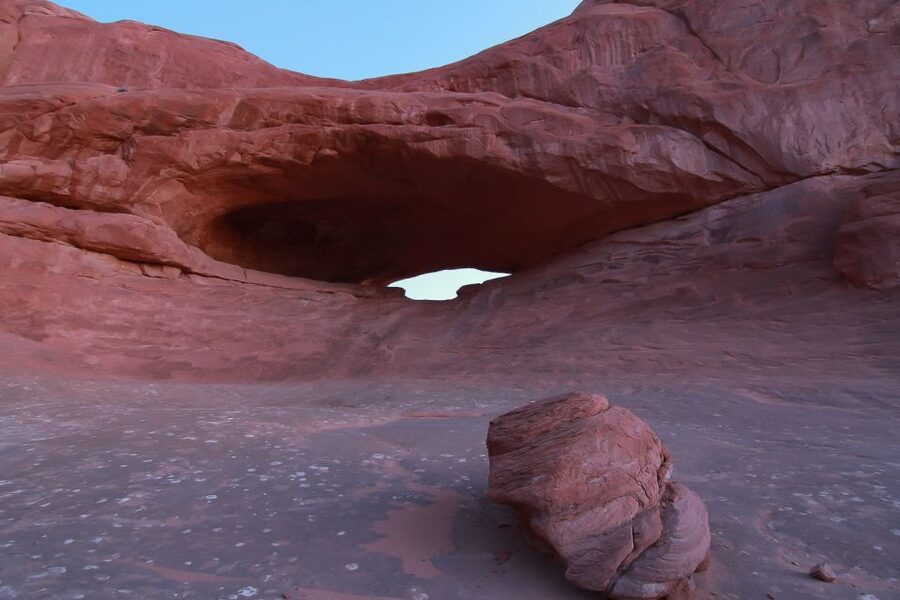 From Moab: Arches National Park 4x4 Drive and Hiking Tour - Picnic lunch before the rough roads