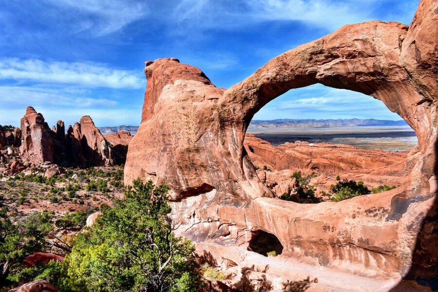 From Moab: Arches National Park 4x4 Drive and Hiking Tour - Tower Arch and Eye of the Whale Arch