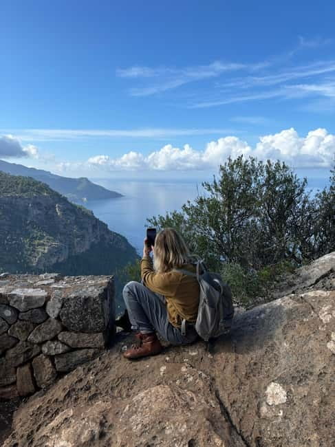 From Palma: Valldemossa Tour and Mountain Viewpoint Hike - How the guide shapes the experience