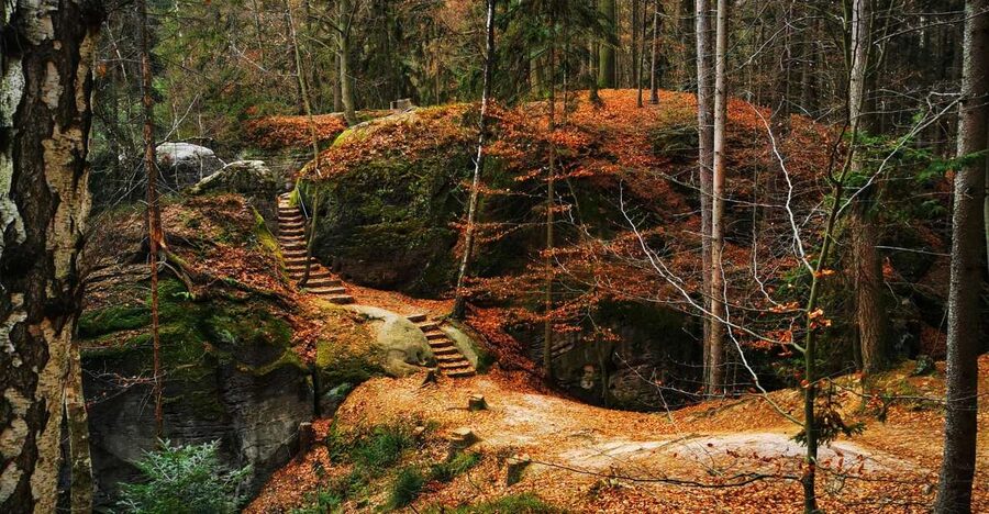From Prague: Full-Day Bohemian Paradise Guided Hiking Trip - Hrubá Skála Château and the final rock-city walk