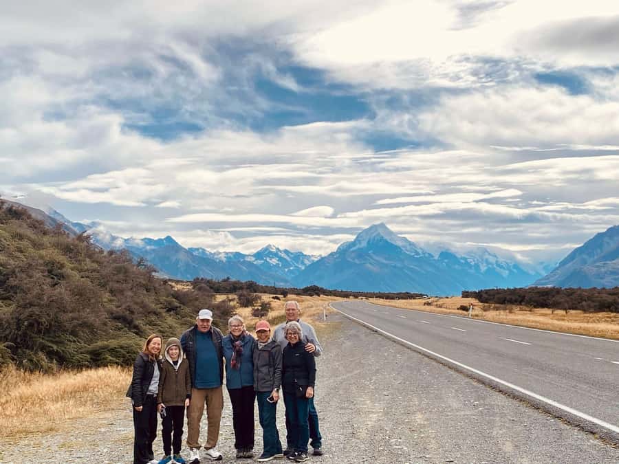 From Queenstown: Mount Cook Heli-Hike and Bus Tour Combo - Cromwell, Lindis Pass, and Omarama