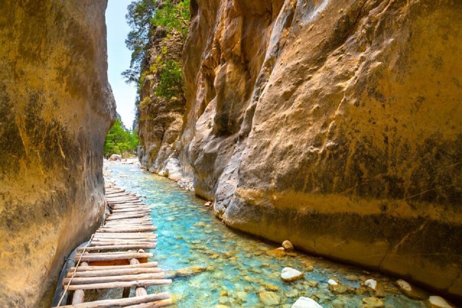 From Rethymno: Samariá Gorge Full-Day Hike - The early pickup and the ride to Omalos