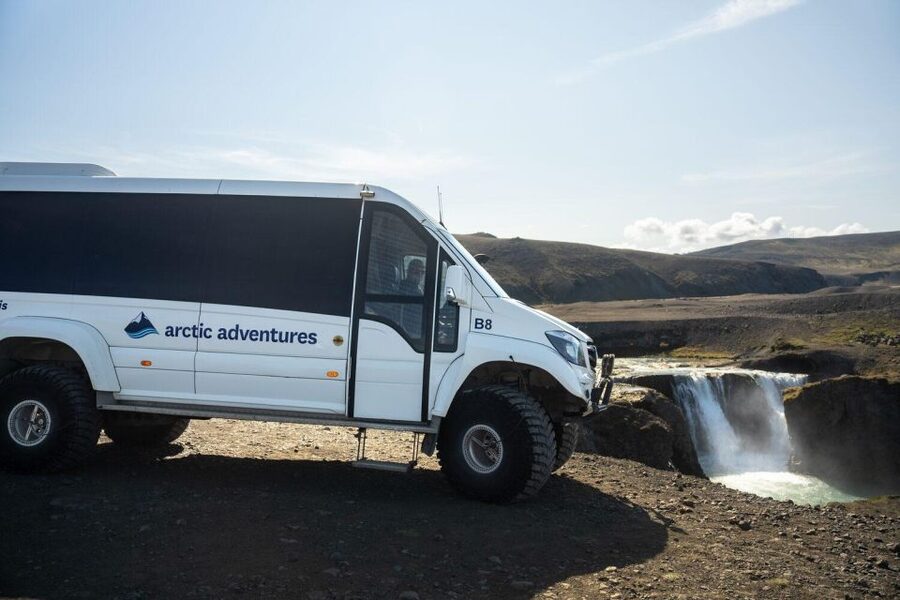 From Reykjavík: Landmannalaugar Day Hike - Group pace and guide style