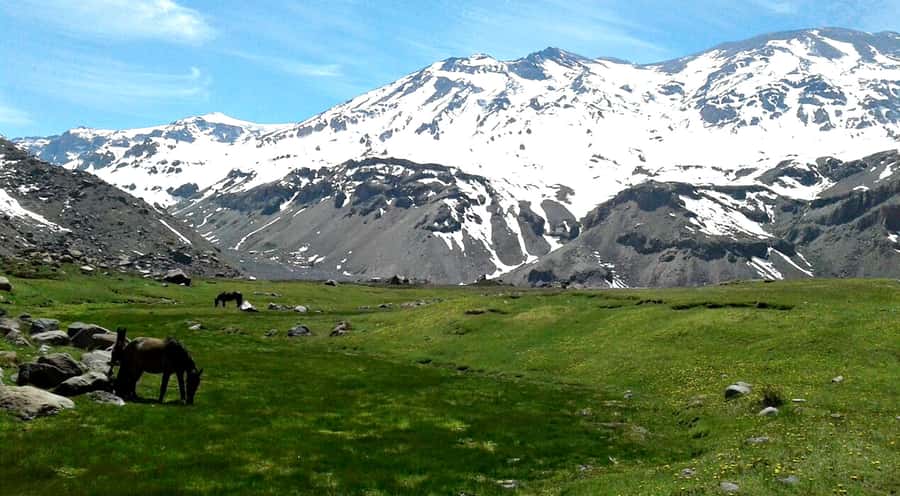 From Santiago: Cajón del Maipo and Volcán San José Hike 8K - Walking Into the Cajón del Maipo