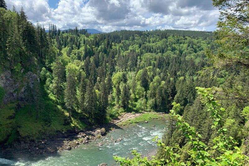 From Seattle: Pacific Northwest Waterfalls & Hiking Tour - North Bend, Twin Peaks, and the road to Snoqualmie
