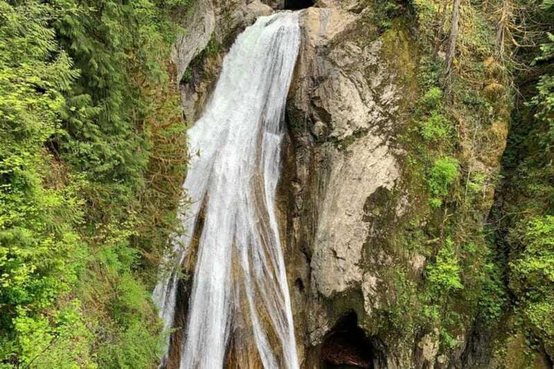 From Seattle: Pacific Northwest Waterfalls & Hiking Tour - Snoqualmie Falls and the easy scenic payoff