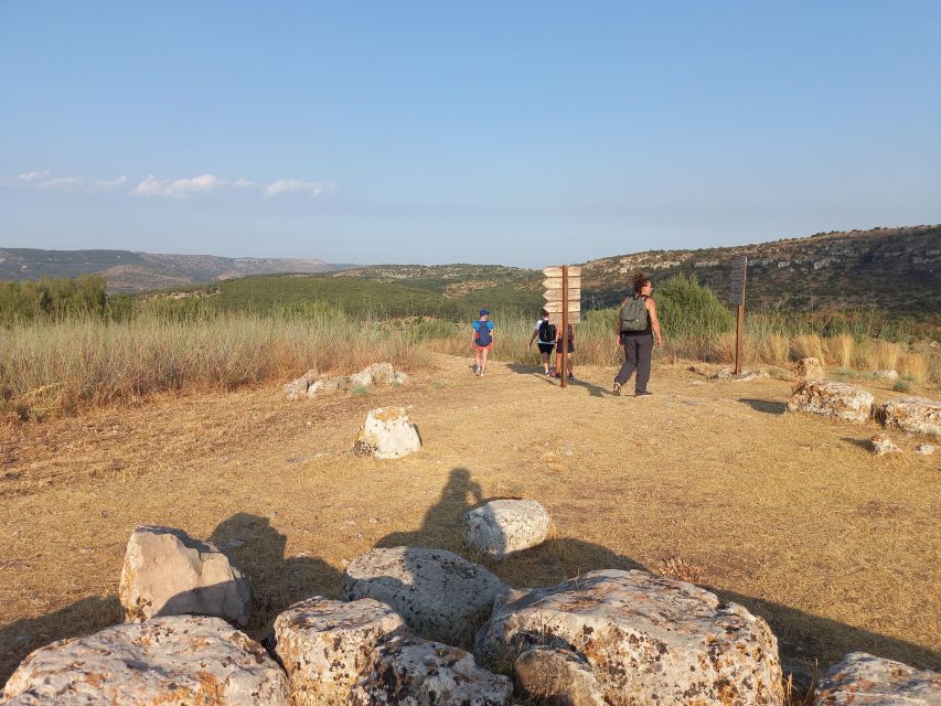 From Siracusa: Pantalica Nature Reserve Guided Hiking Tour - How the small group changes the experience