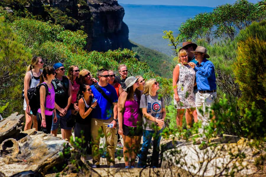 From Sydney: Blue Mountains Small-Group Tour Picnic & Hike - Picnic views at Govetts Leap