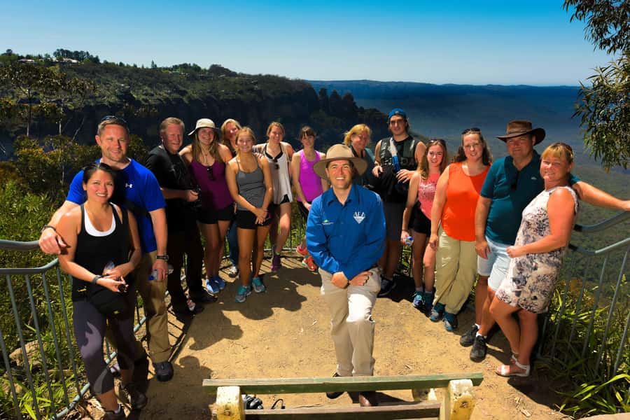 From Sydney: Blue Mountains Small-Group Tour Picnic & Hike - Meeting kangaroos at Calmsley Hill