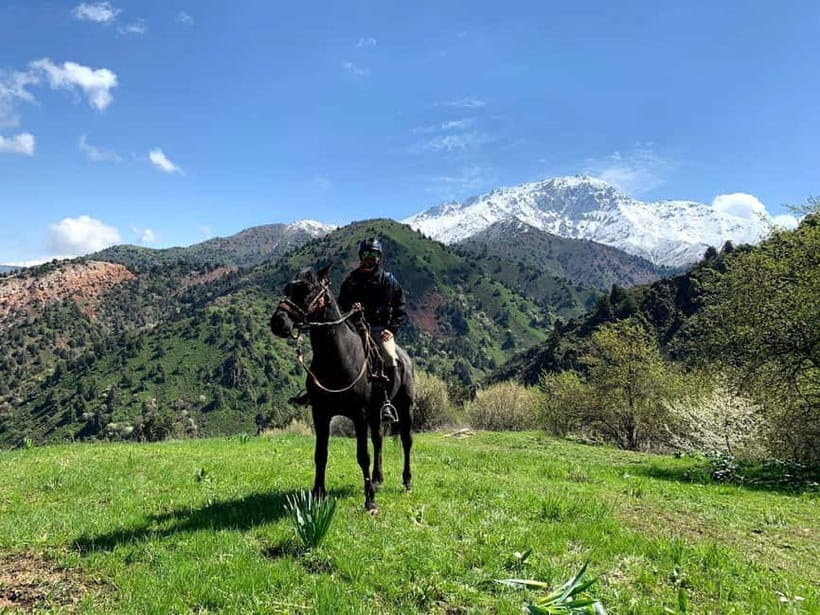 From Tashkent: Chimgan Valley Hiking Day Trip - What makes the mountain views worth the effort