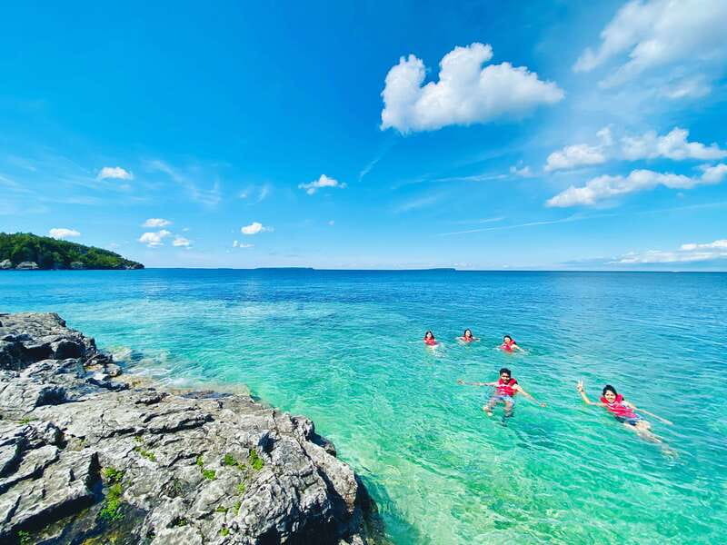 From Toronto: Bruce Peninsula Guided Hiking Day Trip - Four hours around The Grotto and the shoreline