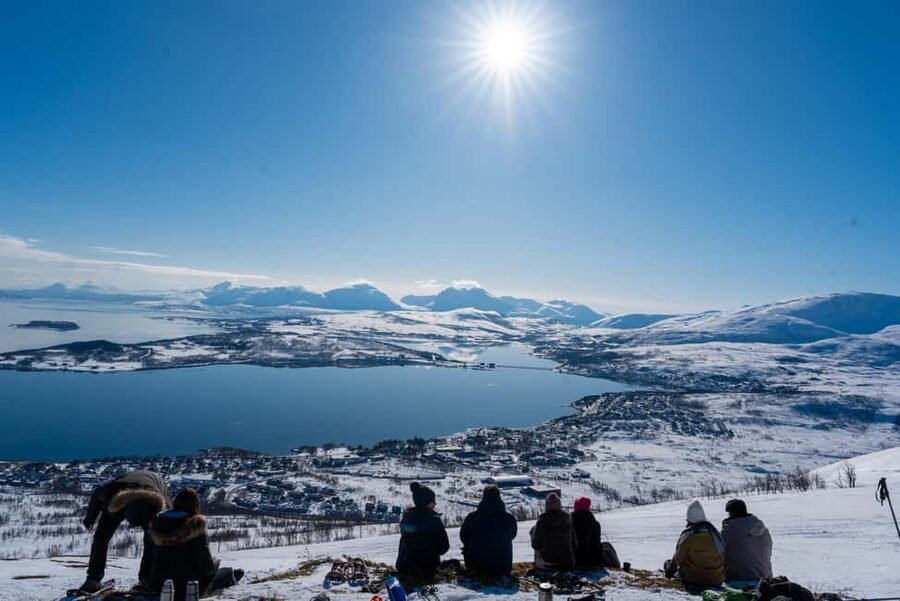 From Tromsø: Snowshoe Hike with Local Guides - A simple lunch with hot drinks